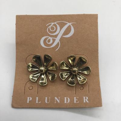 Plunder gold tone flower earrings