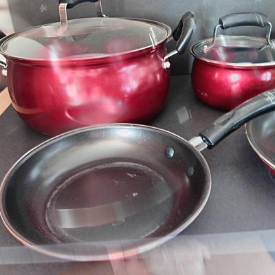 Unbranded red pots & pans with three universal lids- lightly used