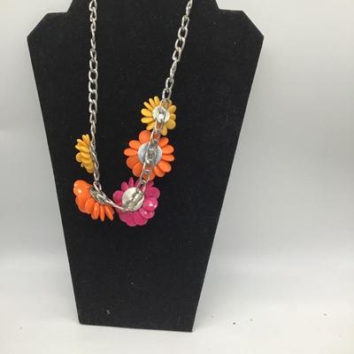 Bright flowers chain necklace
