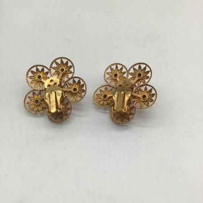 Vintage gold toned flower clip on earrings