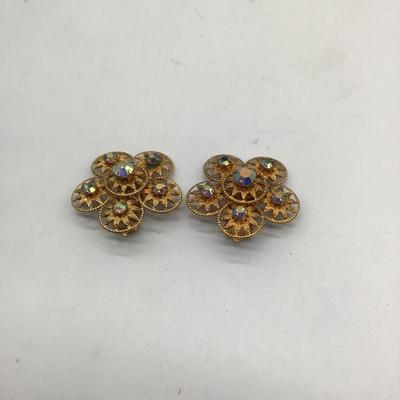 Vintage gold toned flower clip on earrings
