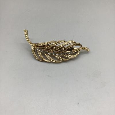 Gold toned leaf hair accessories