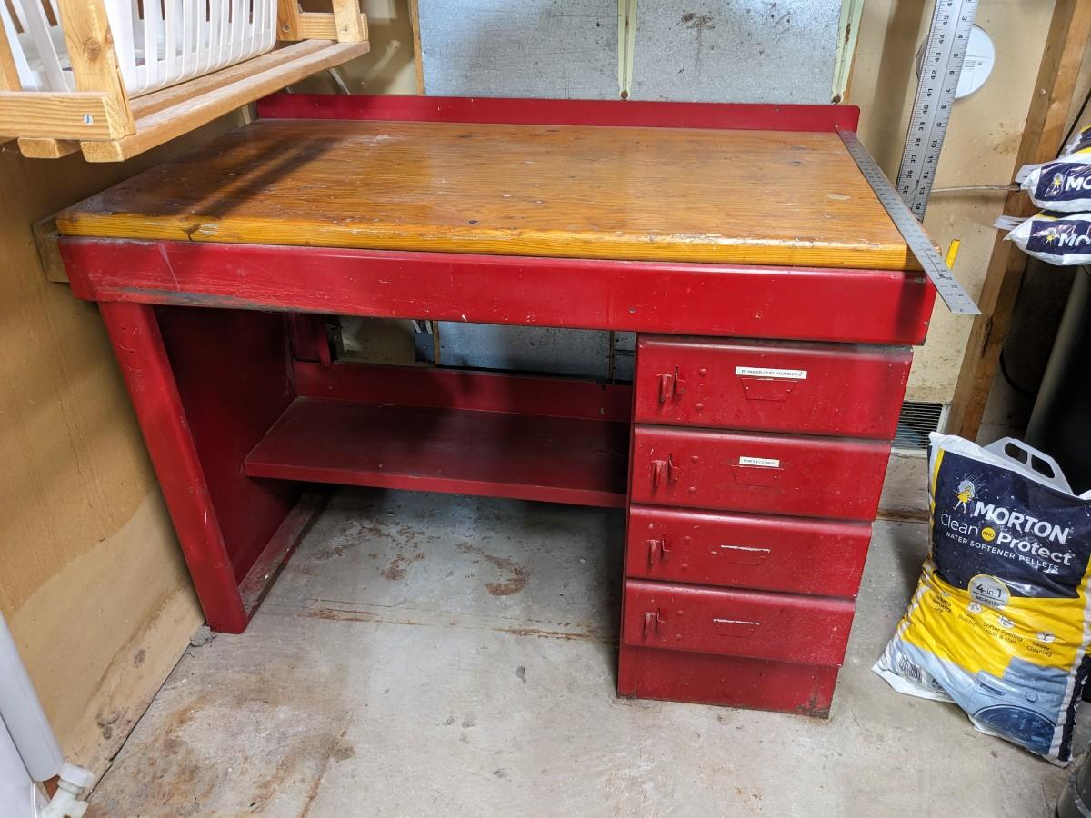 Sweet Workbench Desk with Locking Drawers