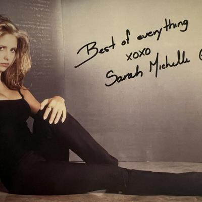 Sarah Michelle Gellar facsimile signed photo. 5x7 inches