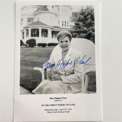 Author Mary Higgins Clark signed photo