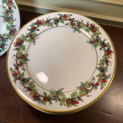 The Holly & the Ivy dinner plates