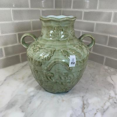 Green decorative urn/juig