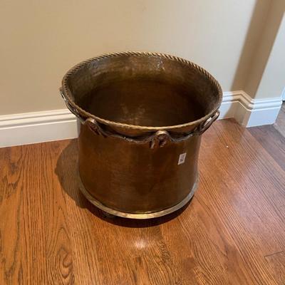 Metal decorative pot/plant holder