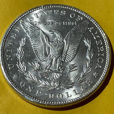 1886-P NICE BRILLIANT UNCIRCULATED MORGAN SILVER DOLLAR AS PICTURED.
