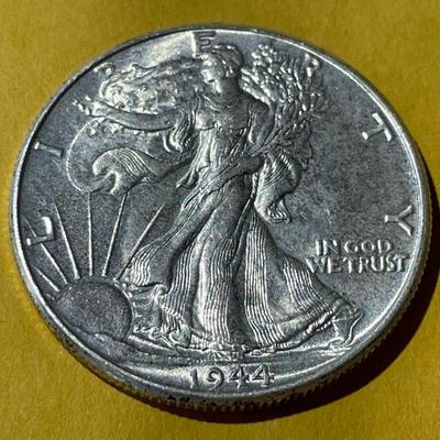 1944-P AU58 CONDITION WALKING LIBERTY SILVER HALF DOLLAR AS PICTURED.