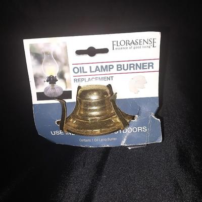 NICE VINTAGE OIL LAMP AND EXTRA BURNER