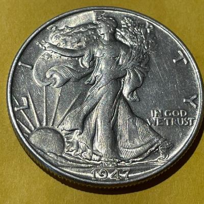 1947-P EF/AU CONDITION WALKING LIBERTY SILVER HALF DOLLAR AS PICTURED.