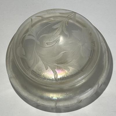 Antique Iridescent Signed Steuben/Hawkes Verre De Soie Cosmetic Powder Jar 4-1/4" Wide as Pictured. (No Damage but May Need Cleaning).