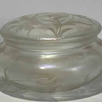 Antique Iridescent Signed Steuben/Hawkes Verre De Soie Cosmetic Powder Jar 4-1/4" Wide as Pictured. (No Damage but May Need Cleaning).