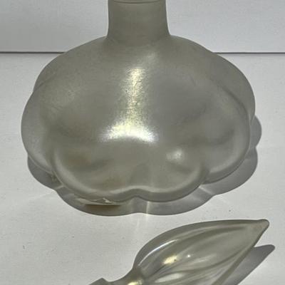 Antique Iridescent Signed Steuben/Hawkes Verre De Soie Perfume Atomizer w/Stopper 4-3/4" Wide as Pictured. (No Damage but May Need...