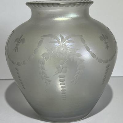 Antique Iridescent Steuben Verre De Soie Vase/Bowl 6-1/4" Tall as Pictured. (No Damage but May Need Cleaning).