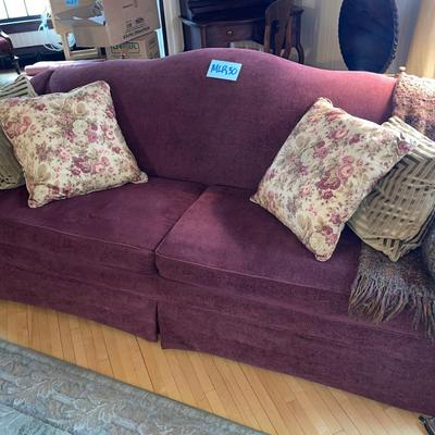 MLR30-Sofa with pillows and Throw