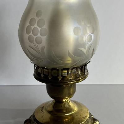 Antique Iridescent Steuben Verre De Soie GLOBE on a Vintage Electric Small Hurrican Lamp as Pictured. (No Damage but May Need Cleaning).