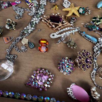 Tray of Sparkly Rhinestone Jewels, Mixed Lot