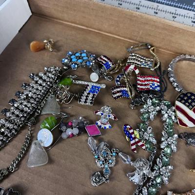 Tray of Sparkly Rhinestone Jewels, Mixed Lot