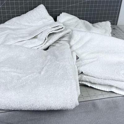 (4)Used Cotton Bath Towels WHITE