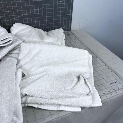 (4)Used Cotton Bath Towels WHITE