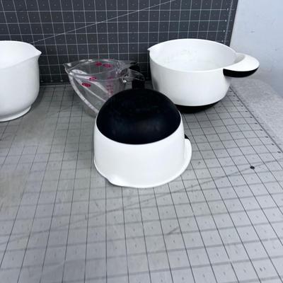 Measuring Cups and Mixing Bowls 