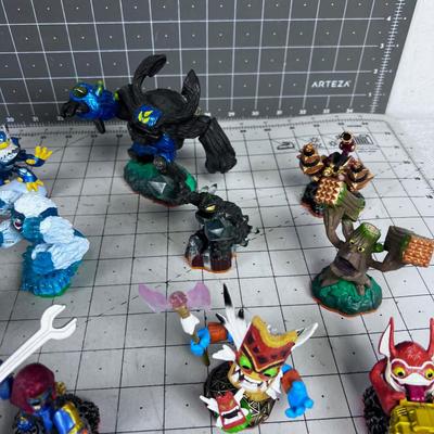 Large Collection of Skylanders Figurines 