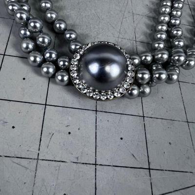Gray Pearl With LARGE Pendants in the Middle