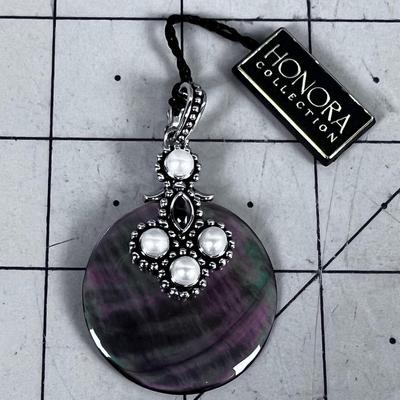 Honora Collection Mother of Pearl and 925 Pendant