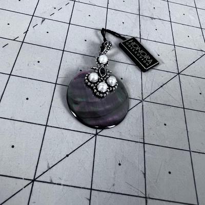 Honora Collection Mother of Pearl and 925 Pendant