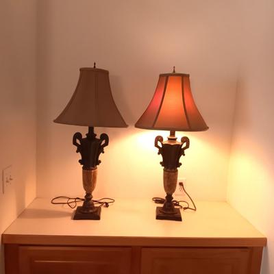 A PAIR OF MATCHING TABLE LAMPS WITH MARBLE BASES