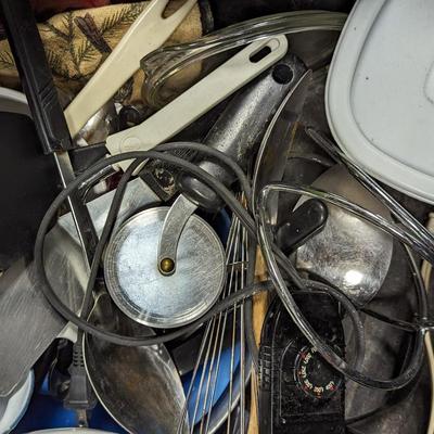 Kitchen Items With Deluxe Trunk Locker