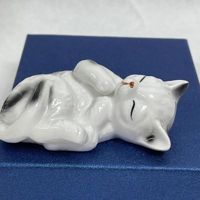 White and Black Cat SLEEP TIGHT Danbury Mint Cats of Character