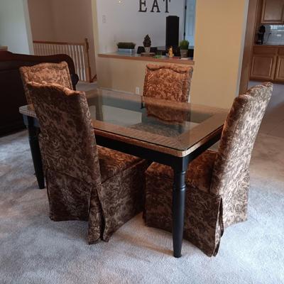 CLASSY WICKER BORDERED, GLASS TOP DINING TABLE WITH 4 SLIP COVERED CHAIRS