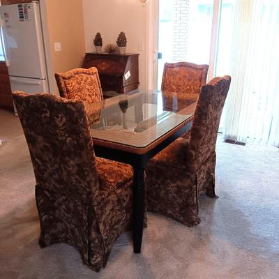 CLASSY WICKER BORDERED, GLASS TOP DINING TABLE WITH 4 SLIP COVERED CHAIRS