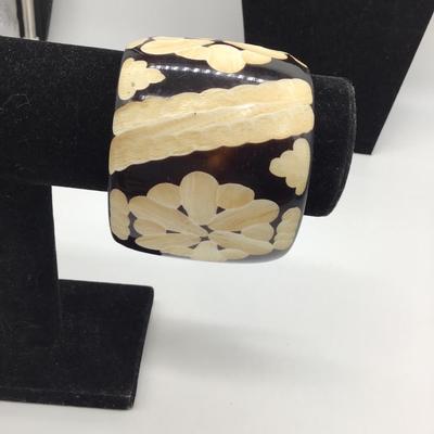 Wooden toned brown and creme fashionable bracelet