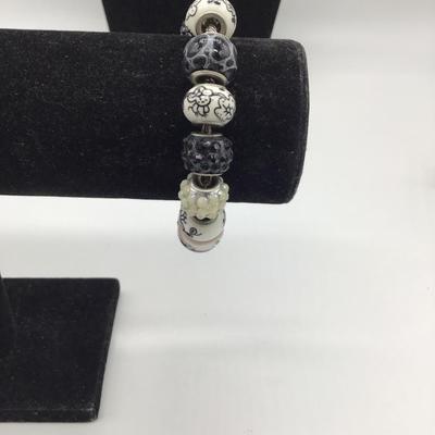 Chain and black and white fashion bracelet