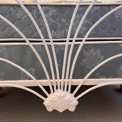 Ornate White Iron Bed Frame (UB3-DZ)