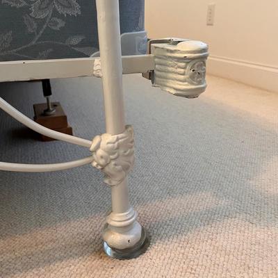 Ornate White Iron Bed Frame (UB3-DZ)