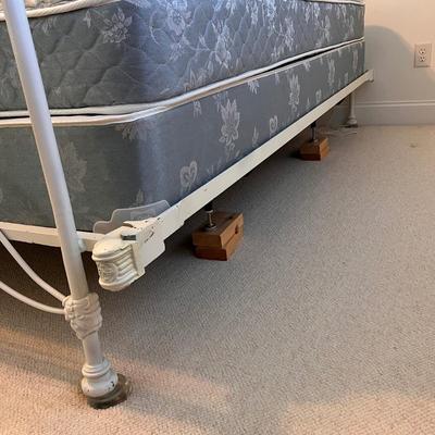 Ornate White Iron Bed Frame (UB3-DZ)