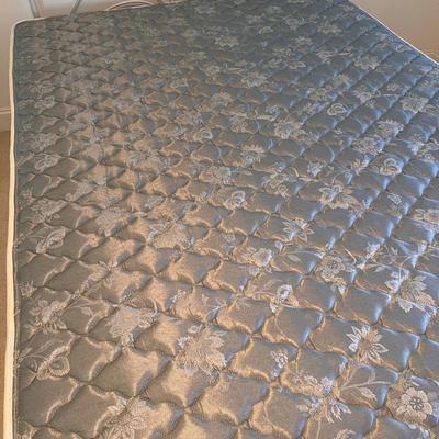 Ornate White Iron Bed Frame (UB3-DZ)