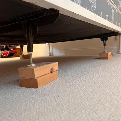 Ornate White Iron Bed Frame (UB3-DZ)