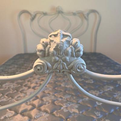 Ornate White Iron Bed Frame (UB3-DZ)