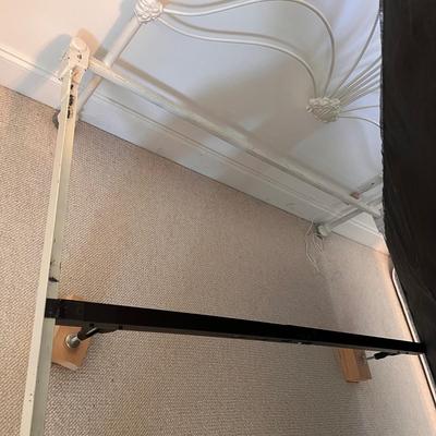 Ornate White Iron Bed Frame (UB3-DZ)