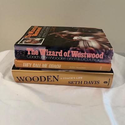 John Wooden Signed Photo & Book & More (BPR-MG)