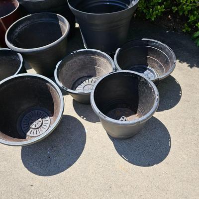 Collection of Plastic Pots & Trays (G-JS)