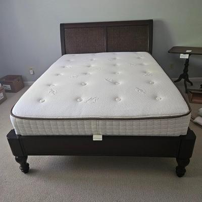 Queen Size Cane Sleigh Bed and Bedding (B1-DW)