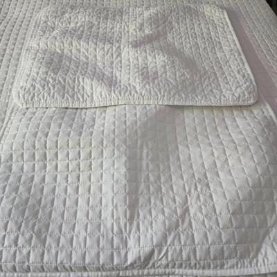 Queen Size Cane Sleigh Bed and Bedding (B1-DW)