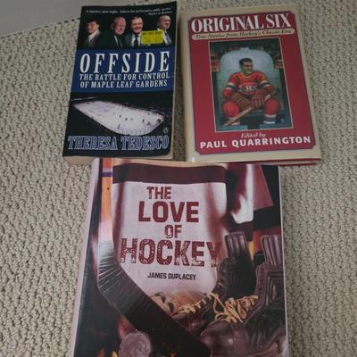 Hockey Books and Games (B1-DW)